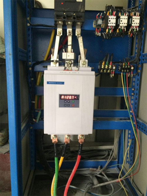 軟啟動裝置接線實圖 軟啟動柜接線實例 軟啟動裝置接線實圖 軟啟動柜接線實例