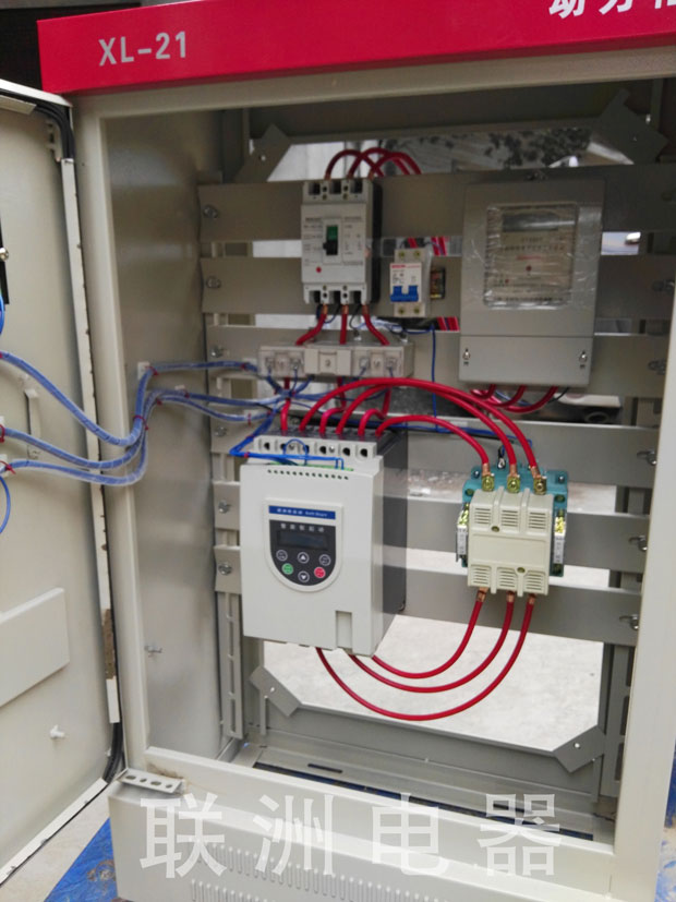 30KW電機軟啟動柜里面
